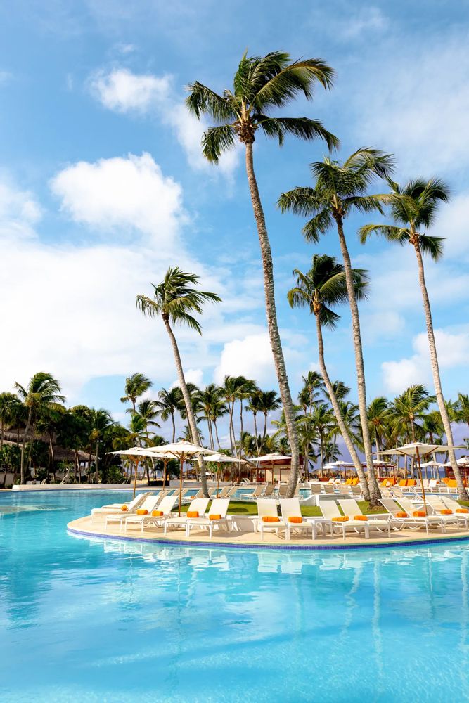 Piscina con palmeras del Sunscape Dominicus La Romana en Bayah&iacute;be