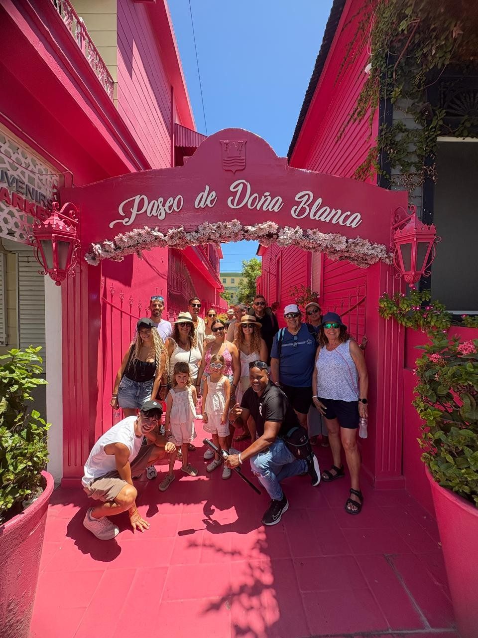 Grupo del circuito en el Paseo de Doña Blanca, Puerto Plata, República Dominicana