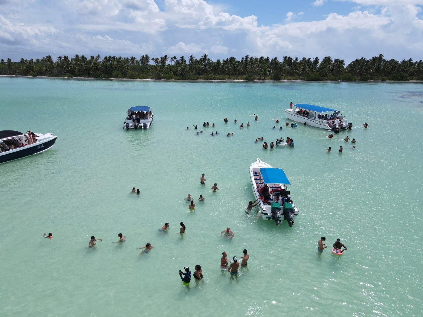 Piscina natural de agua turquesa en Isla Saona, Rep&uacute;blica Dominicana