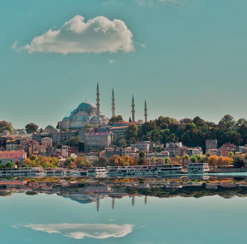 Vista de Estambul desde el Cuerno de Oro con la mezquita de Süleymaniye