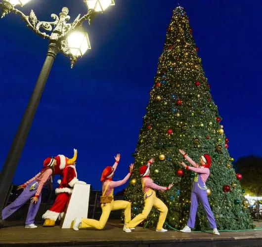 Árbol de Navidad en la zona Mediterrània de PortAventura Park