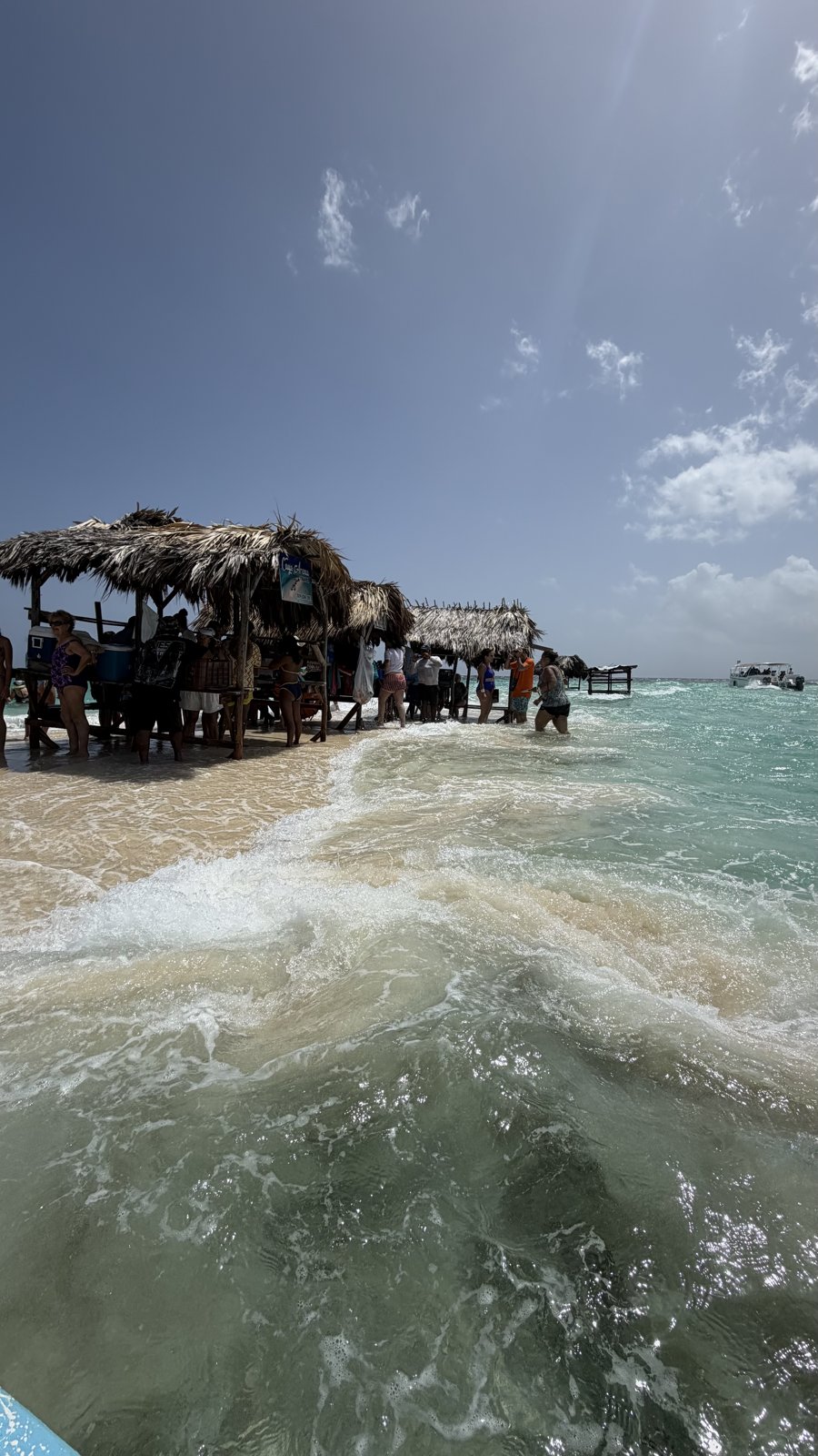 Cayo Arena, banco de arena con chiringuitos en Punta Rucia